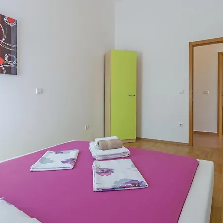 Awesome In With Kitchen Apartment *