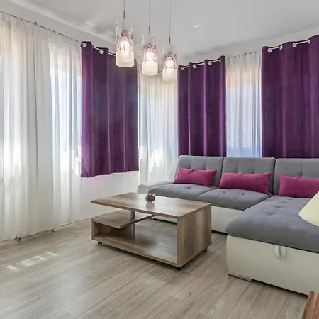 Apartment In Galižana